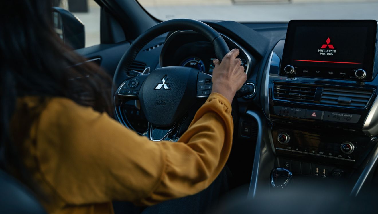 Quelle solution de financement choisir pour acheter sa voiture ? femme au volant d