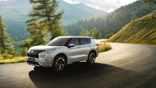 L'Outlander PHEV: Une Success Story Eclipse Cross Mitsubishi blanc sur route